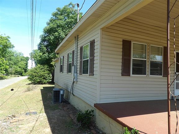 3rd image of 220 S Ainsley St