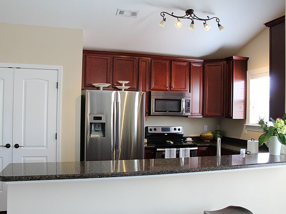 5th image of 1724 Apple Grove Ln