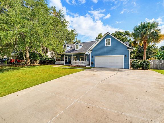 2nd image of 1040 Otter Circle