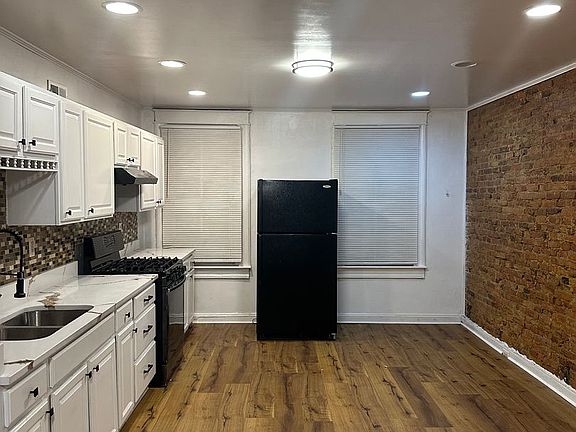 5th image of 1141 Ashburton St