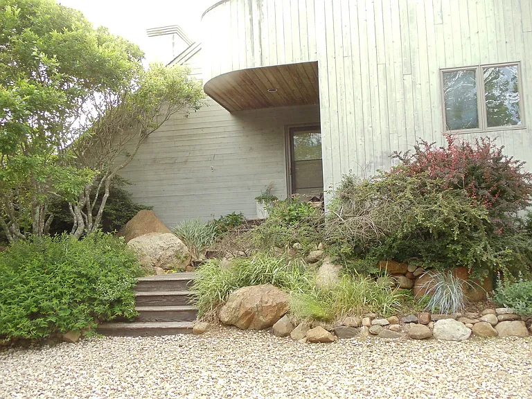 Hopkins Ave — Photo 1