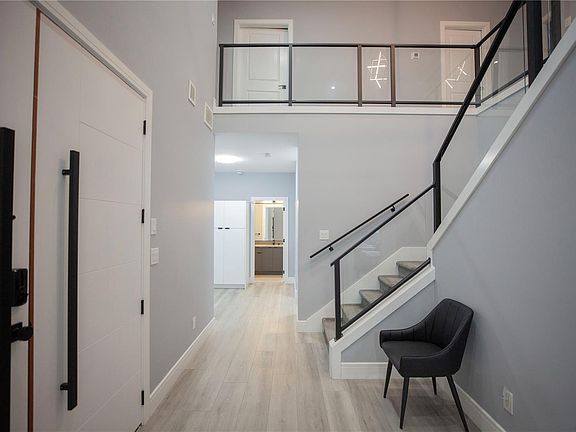 5th image of 741 Snowdrop Ave