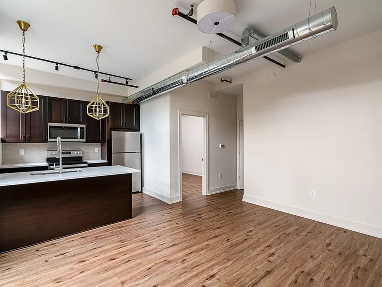 875 Michigan Ave — Photo 4