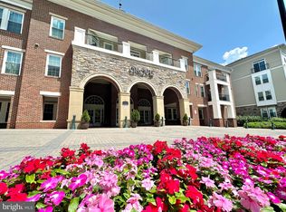 2465 Army Navy Dr #1-302, Arlington, VA 22206