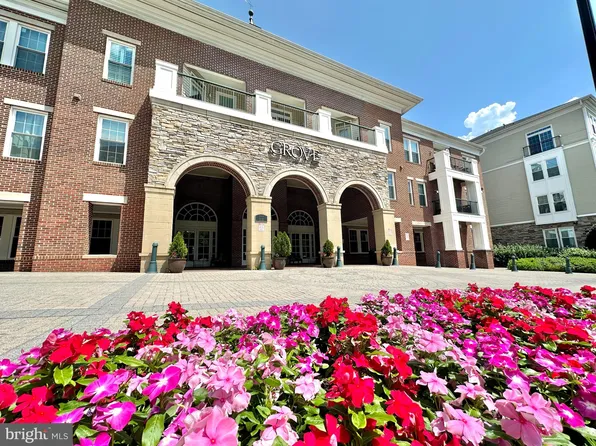 2465 Army Navy Dr #1-302, Arlington, VA 22206