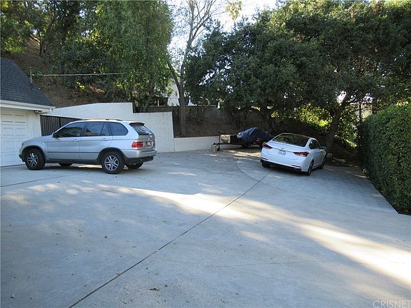 3rd image of 3239 Laurel Canyon Blvd