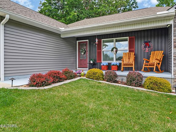 3rd image of 126 Russell Ln