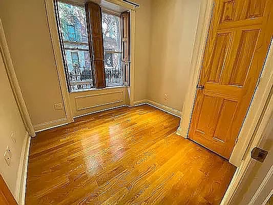 5th image of 42 Bank St APT 12