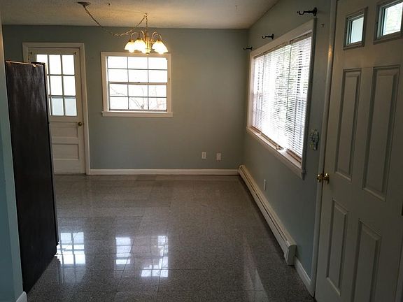 4th image of 52 Beach St #A
