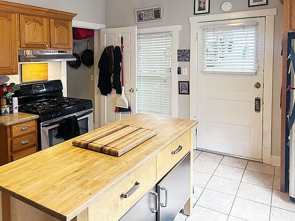 2nd image of 2238 W Oakdale Ave #2