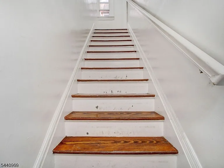 143 Huntington Ter #2R — Photo 3