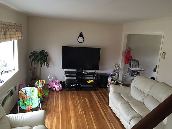 3rd image of 11 Ferndale Dr