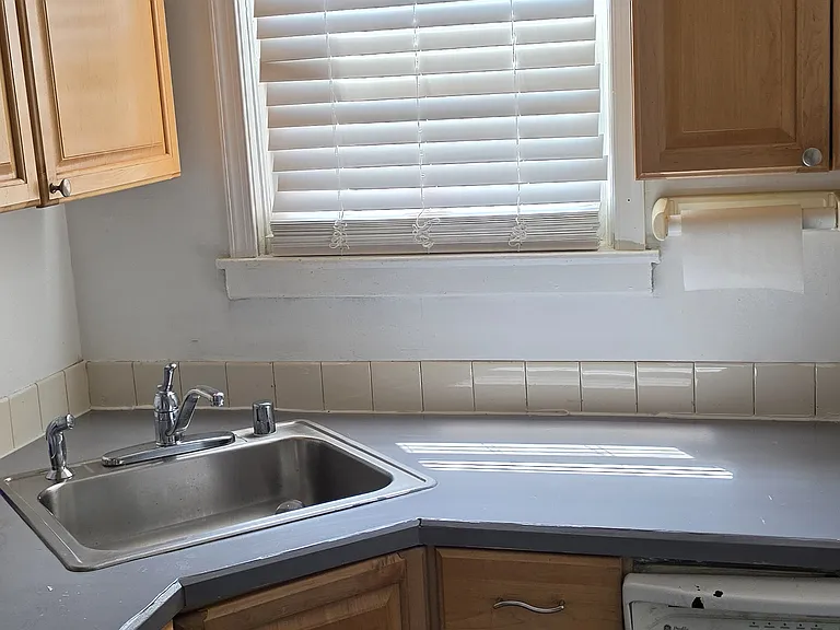 932 Victory Ave — Photo 4