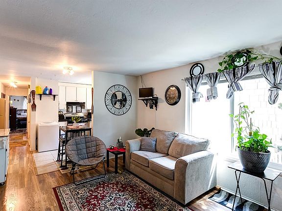 2nd image of 644 Grant St #B