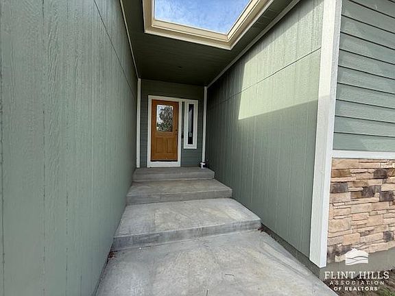 3rd image of 2406 Sawmill Rd