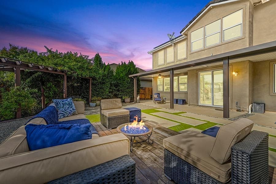 1st image of 2810 Eastcliff Way