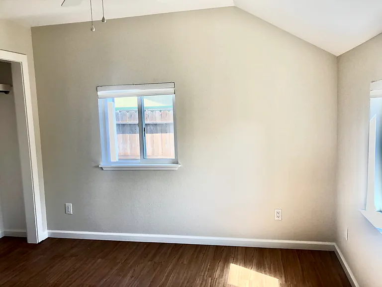 1674 H St #B — Photo 4