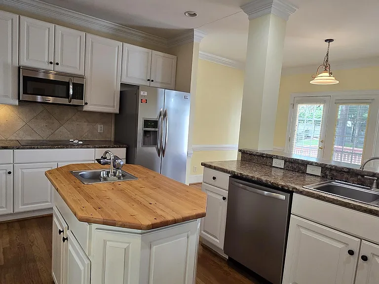 4208 Leicester Ct — Photo 10