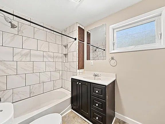 5th image of 1622 Washington St NE #2
