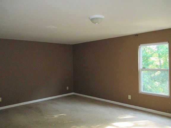 3rd image of 8020 Ponderosa Pine Ln