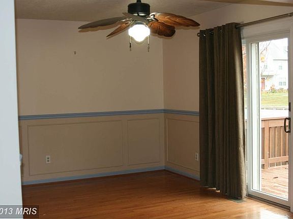 3rd image of 460 Darby Ln