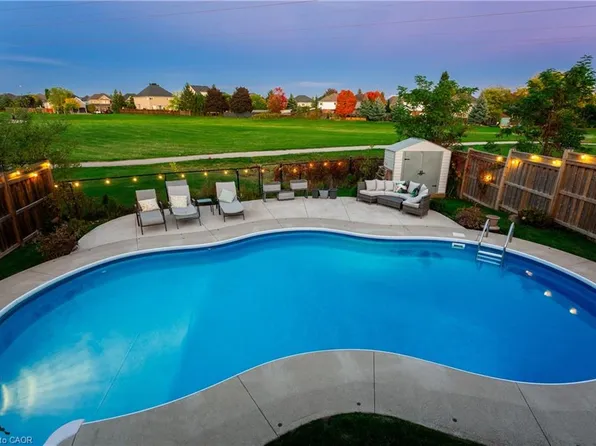 2913 Darien Rd, Burlington, ON L7M 4K2