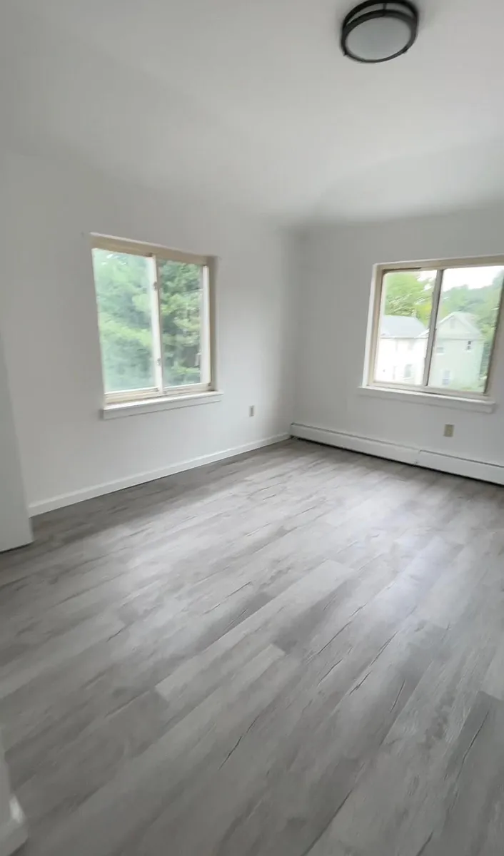Building Photo - Soundview Ave