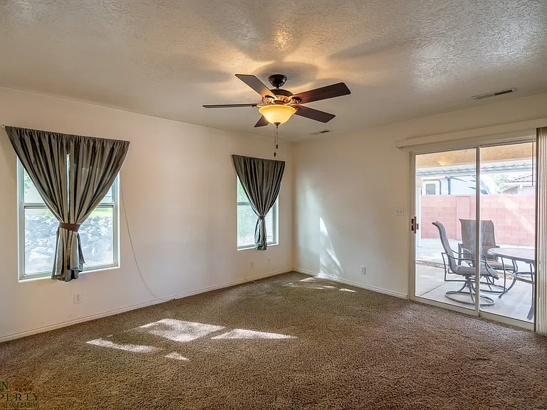 2342 W 1710 North Cir — Photo 31