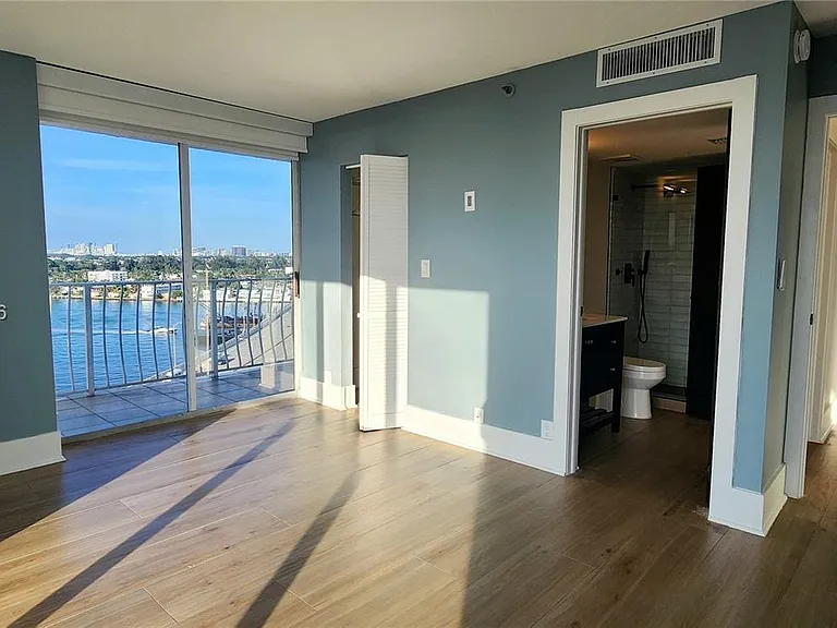7601 E Treasure Dr #1411 — Photo 15
