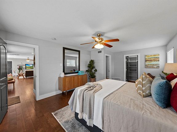 3rd image of 3001 Maplelawn Cir