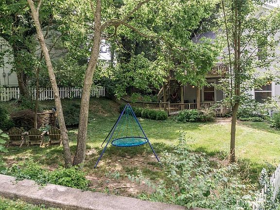 5th image of 3658 Archer Ave #1