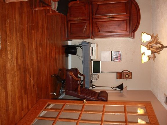 4th image of 803 S Avenue I