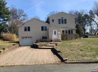 84 12th St, Cresskill, NJ 07626