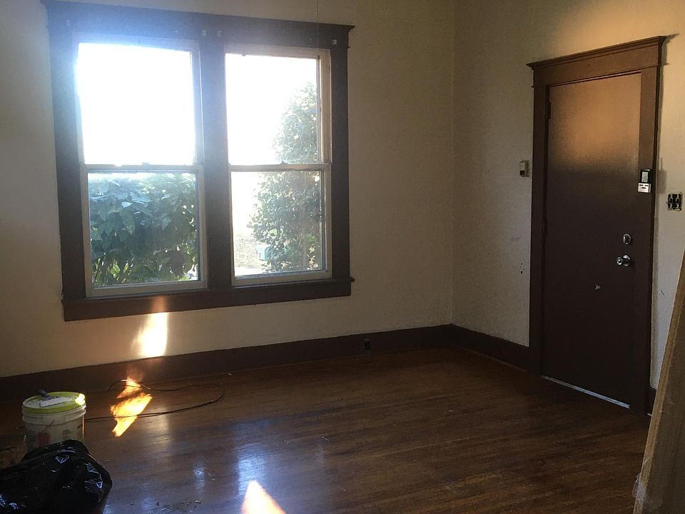 2nd image of 506 Colville St