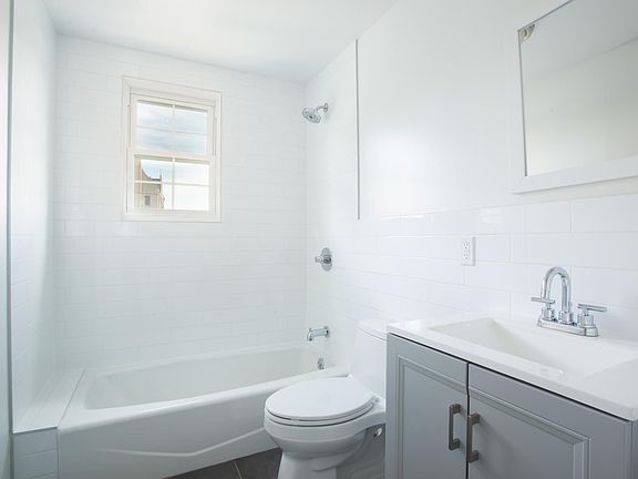 4th image of 40 Osborne Pl #B