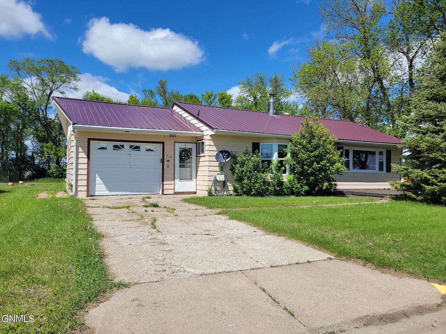 712 W Main St, Ashley, ND 58413 Zillow