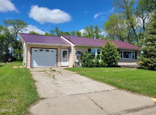 712 W Main St, Ashley, ND 58413