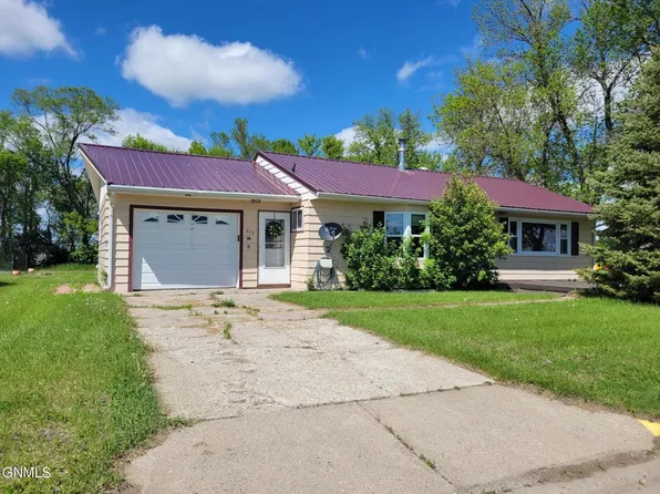 712 W Main St, Ashley, ND 58413