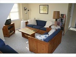 2nd image of 321 Belvoir Ave