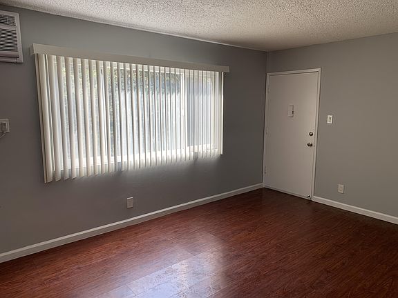 3rd image of 1925 W 20th St #101