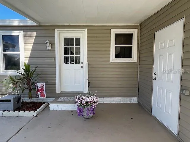 909 Orchid St — Photo 4