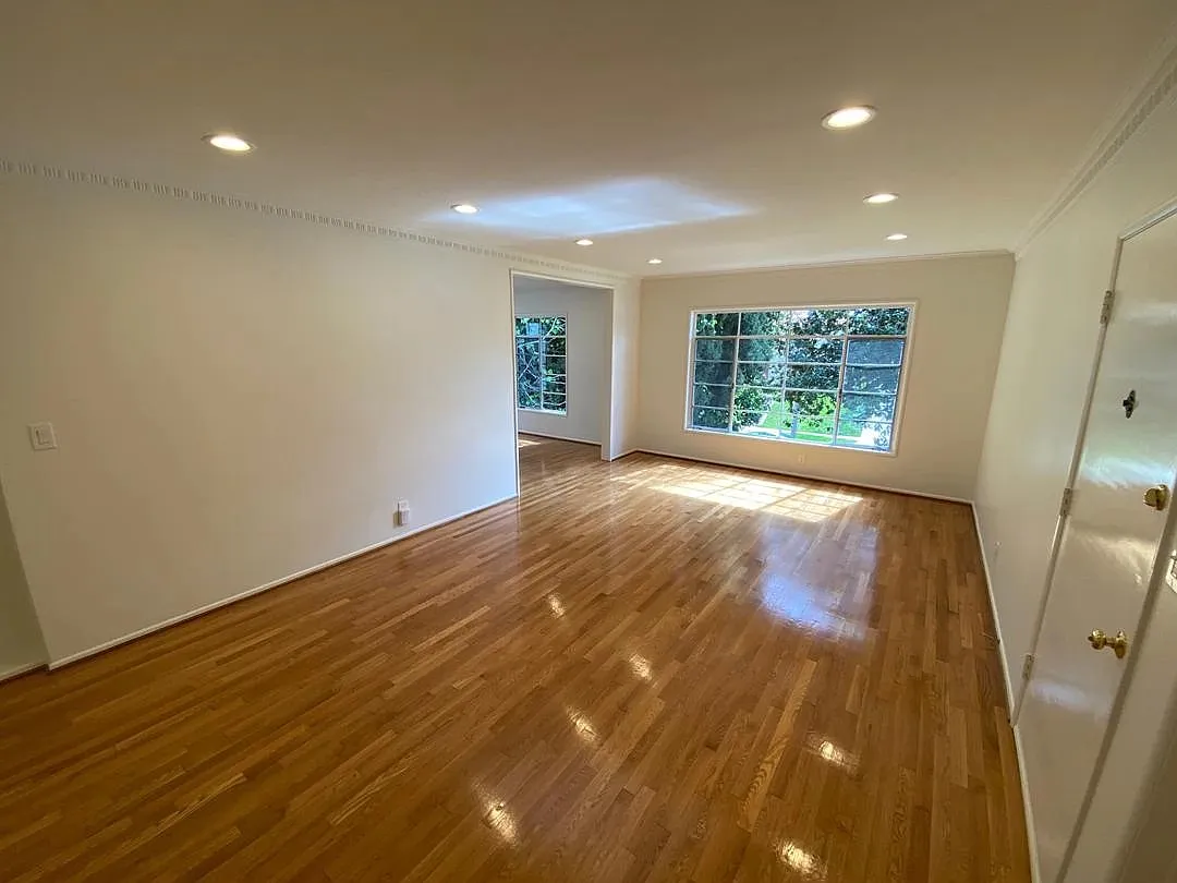 817 S Windsor Blvd — Photo 4