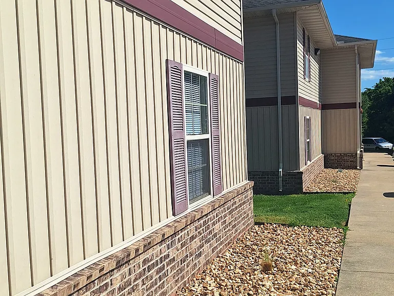 Collins Point Apartments — Photo 9