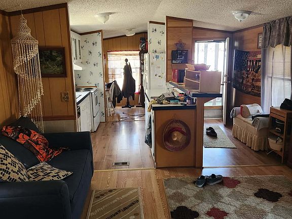 5th image of 885 Henderson Rd