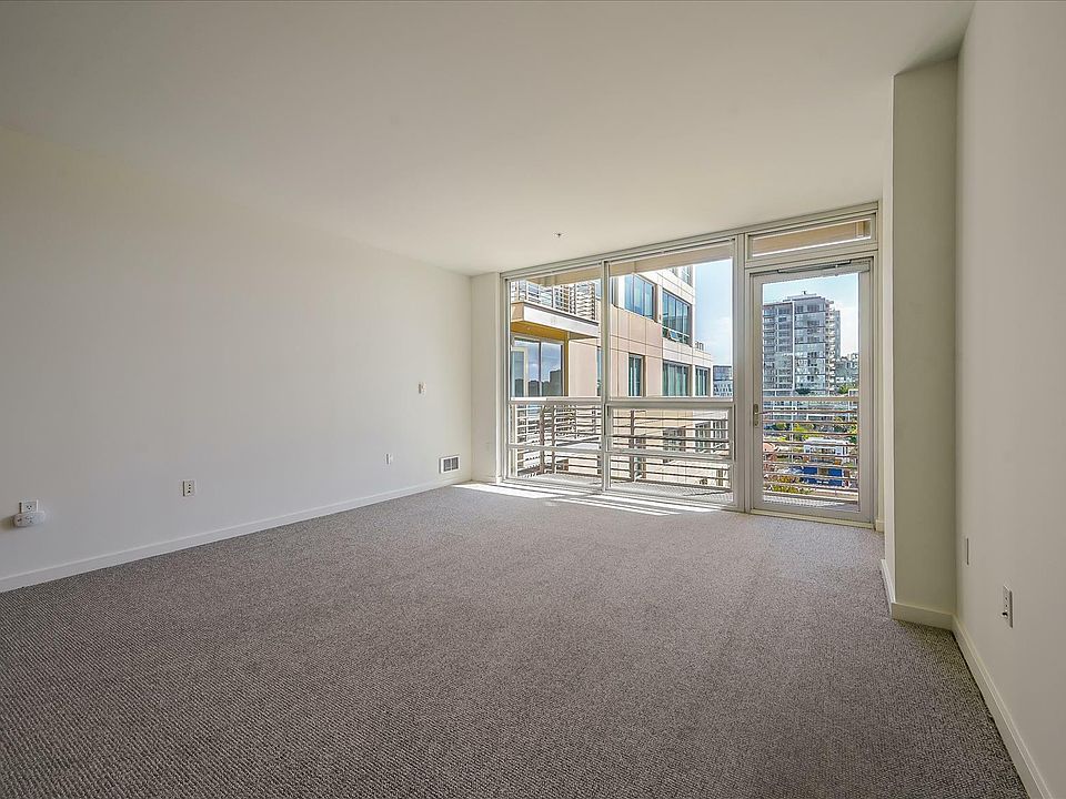 1st image of 325 Berry St APT 519