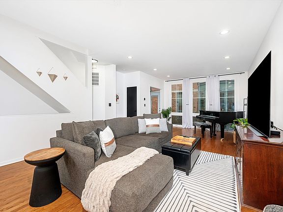 4th image of 2707 N Lincoln Ave APT G