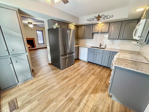 4th image of 7711 Woodland Dr