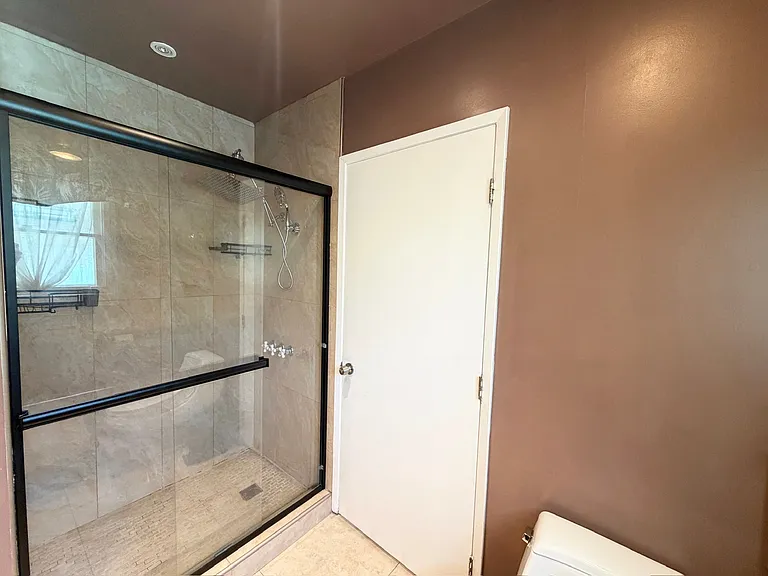 19224 Sylvan St — Photo 10