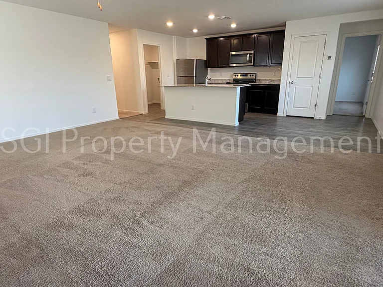 526 W Black Hawk Pl — Photo 5