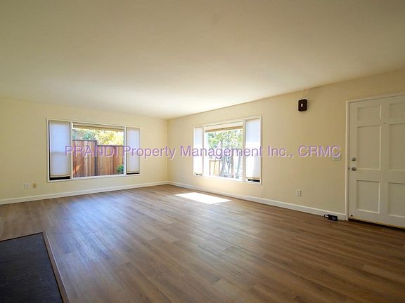 3rd image of 5 Hilldale Dr
